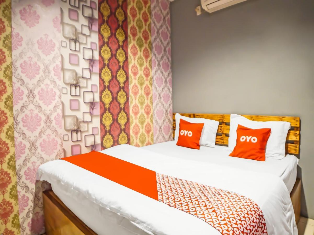 Oyo 990 Stadion Residence Syariah Medan Eksteriør bilde