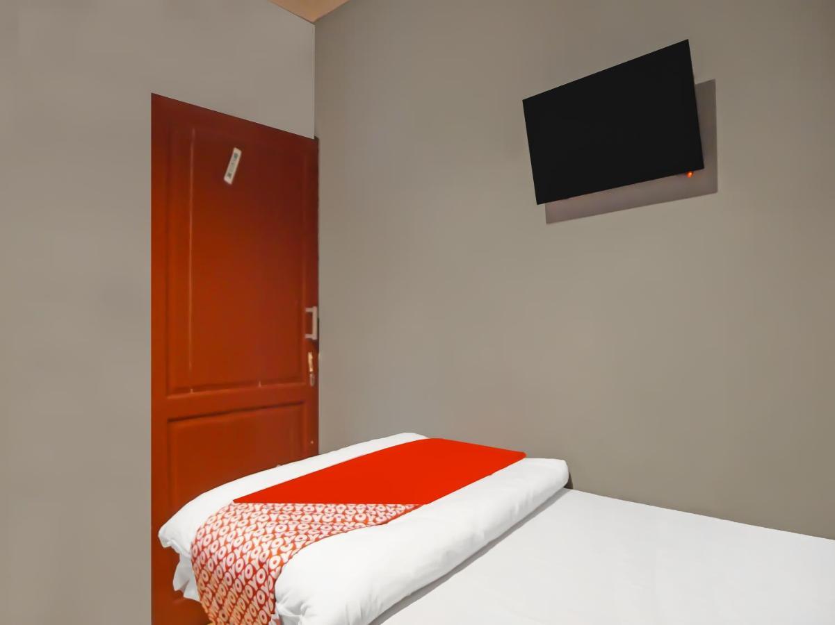Oyo 990 Stadion Residence Syariah Medan Eksteriør bilde