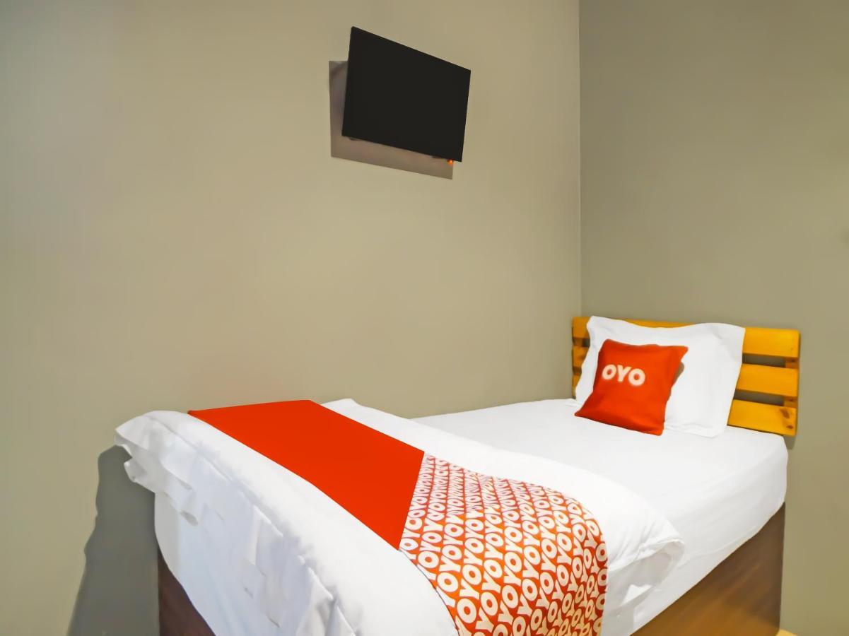 Oyo 990 Stadion Residence Syariah Medan Eksteriør bilde