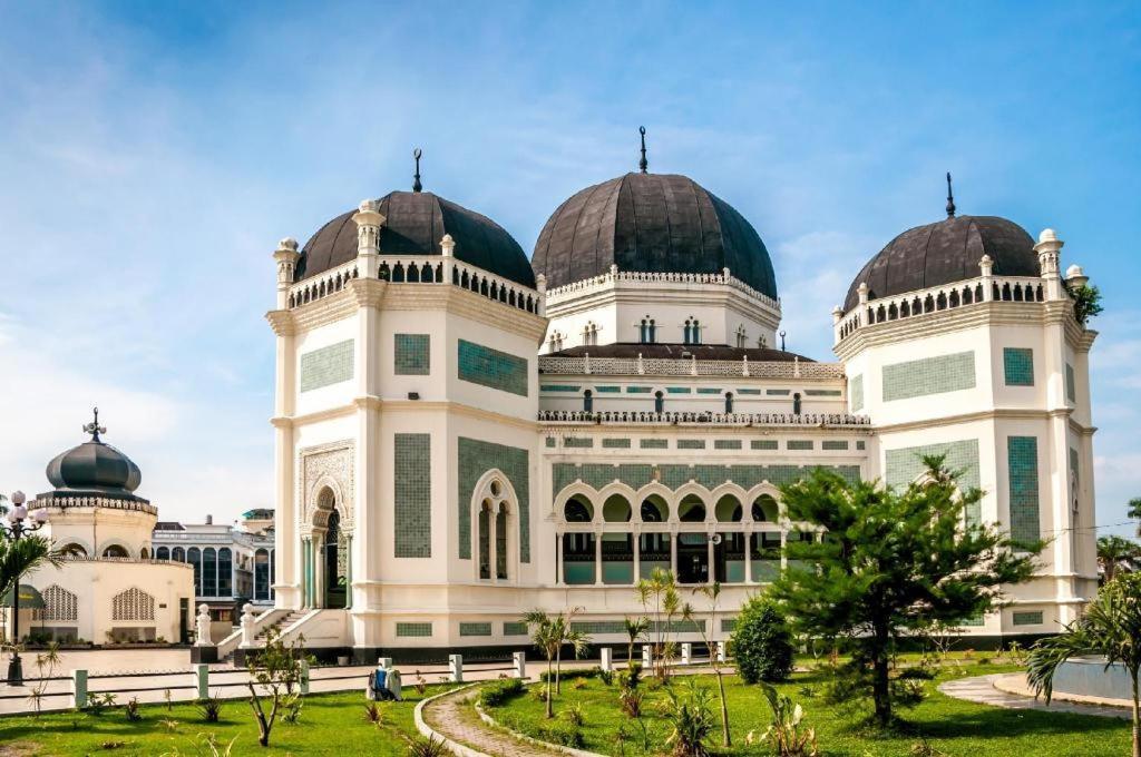 Oyo 990 Stadion Residence Syariah Medan Eksteriør bilde